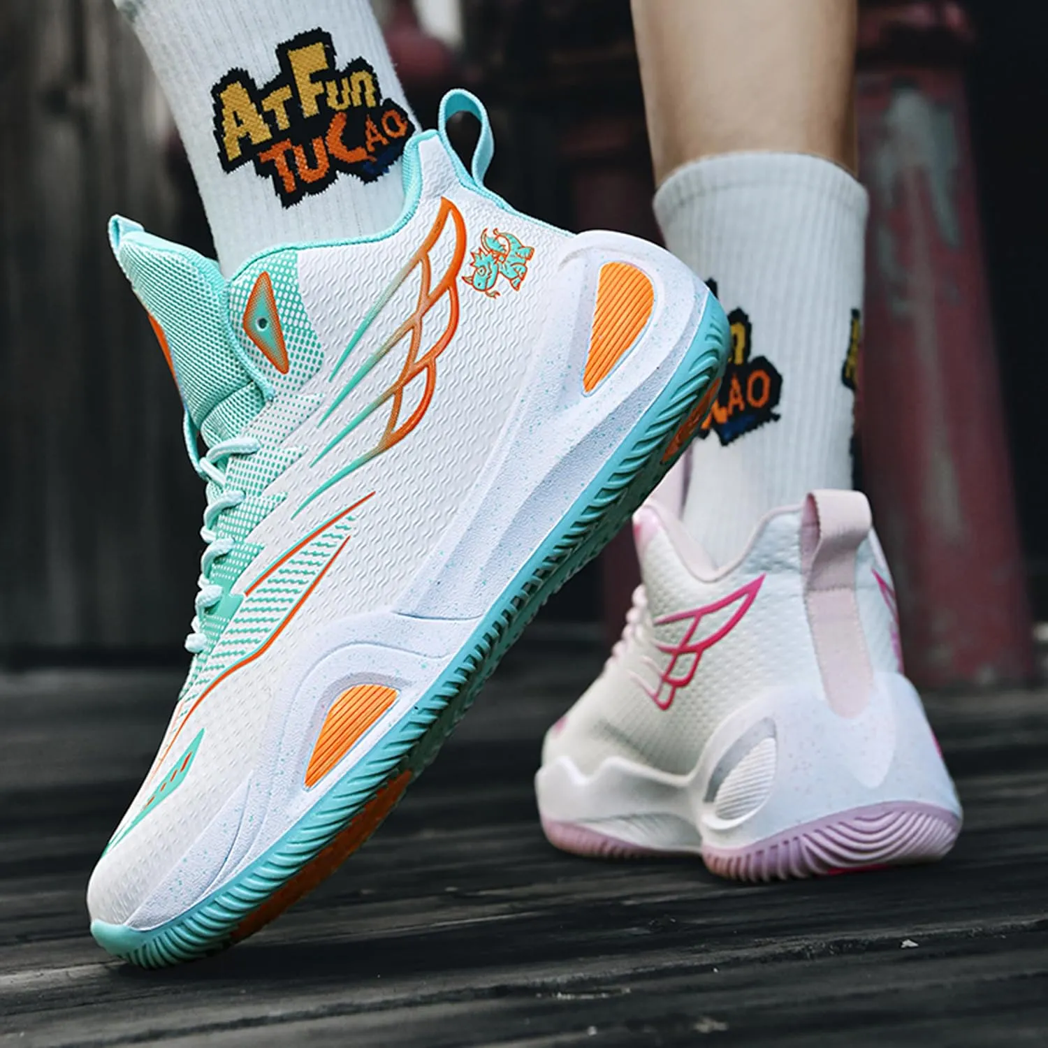 Men's High-Top Basketball ShoesWear-Resistant and Anti-Slip Soles Running Shoes Graffiti Design Fashionable Sports Shoes